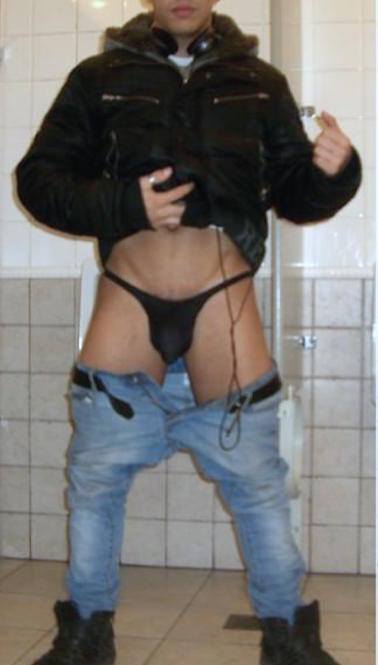 hombres en trusas