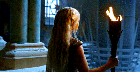 aryaestarks:  Daenerys Targaryen in 2.10 “  Valar Morghulis”