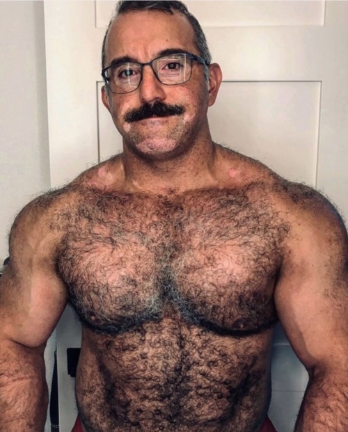 men-in-shorts:  Personally I like men in glasses, especially if they are this hairy and hunky.