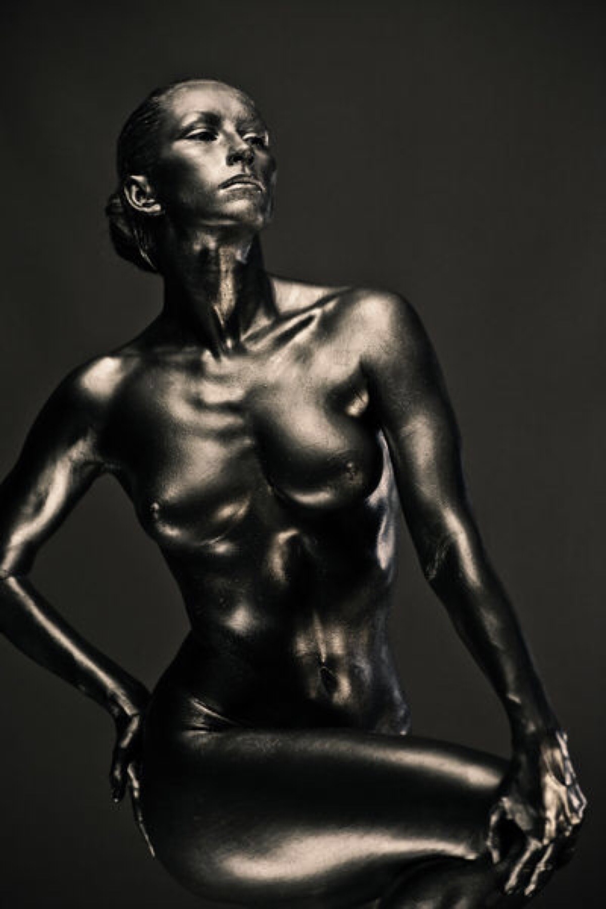 statuefied:  Nude Silver Female Livingstatue 