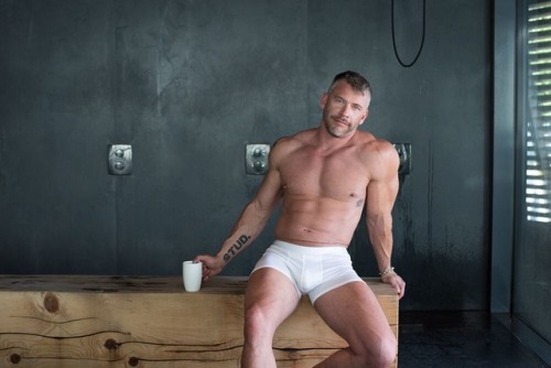 leomanolides:   Terry Miller  