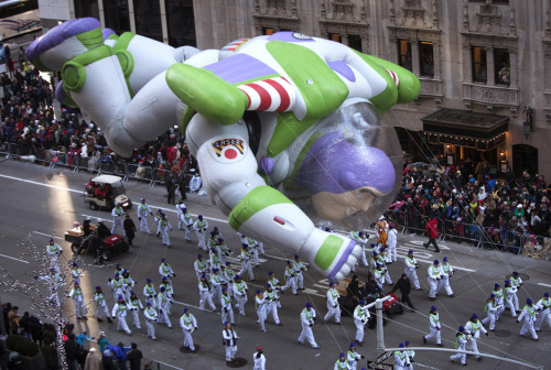 reuterspictures:  Macy’s Thanksgiving Day Parade  The best from the 87th annual Thanksgiving Day parade. 