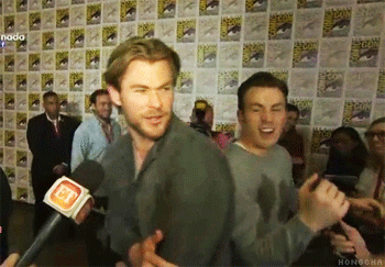 hongcha8129:Chris Hemsworth Battles Chris Evans at Comic-Con!Where can I find the video??