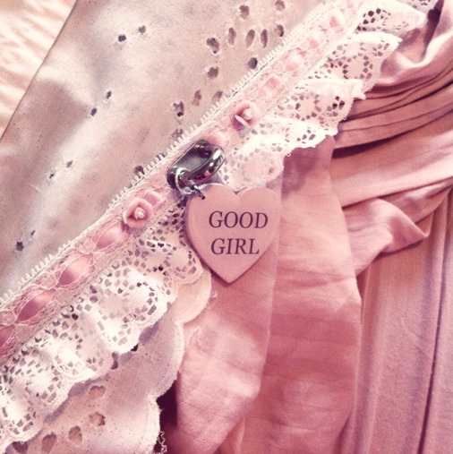 milkym0chi:  My custom collar from dollymilk came! I love it so much &lt;3