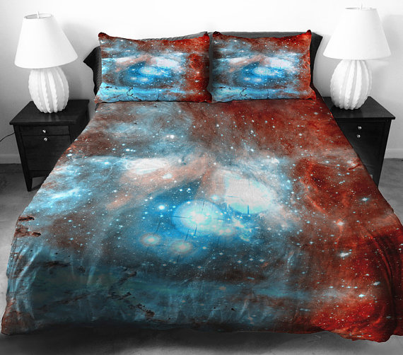 ekscentricnost:  padalesexy:  staceythinx:  Sexy space bedding available in the CBedroom
