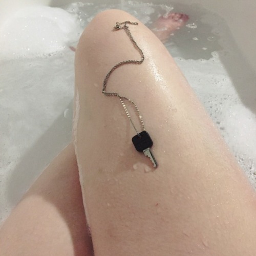 miss-baylie: I had him draw me a bath, after this I get a massage