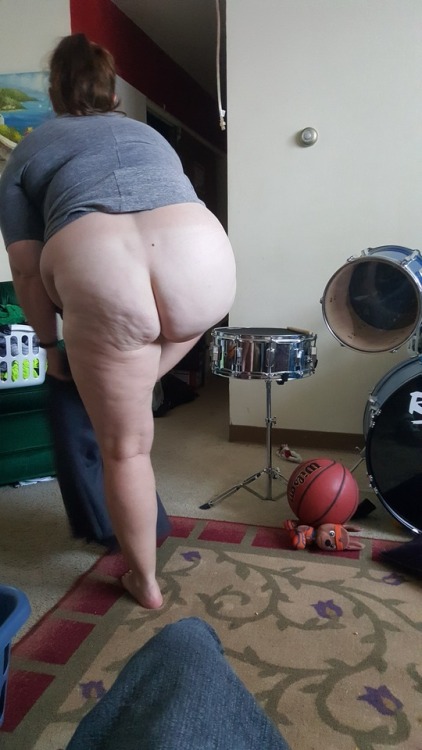 deemonikposessions: Milf Mondays Lil J You already know what I wanna do! Drop a few, so we can U The