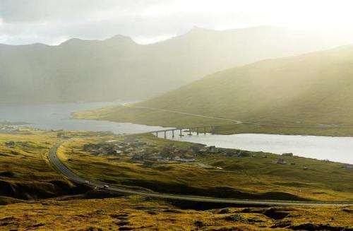 a-modern-major-general:Streymin Bridge over the Sundini strait, between the islands of Streymoy and 