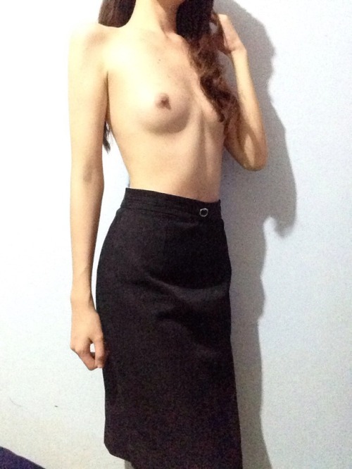 gummyxoxo:  Quick photos incase if anyone is wondering what the bottom half of my uniform looks like 🌼