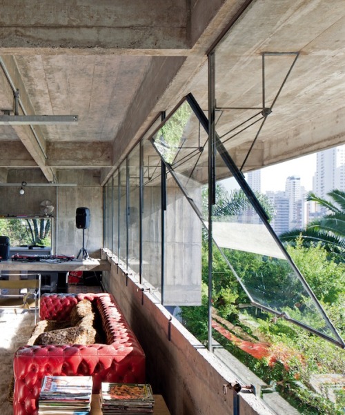 kazu721010:
“ Concrete House / Paulo Mendes da Rocha
”