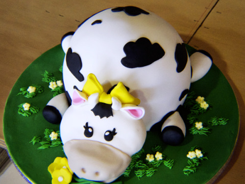 Daisy The Cow Cake