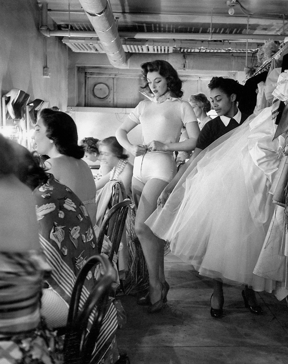 20th-century-man:  Tina Louise (then known as Tina Myers); photo by Nina Leen; New