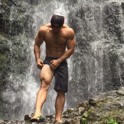 beyondasianmen:  Beautiful #AsianHunk i found on #IG by sac808 She said I don’t have legs? 😕 ok here’s  my pic from last week. Still working on my tan… LoL #quadchallenge #whitelegs