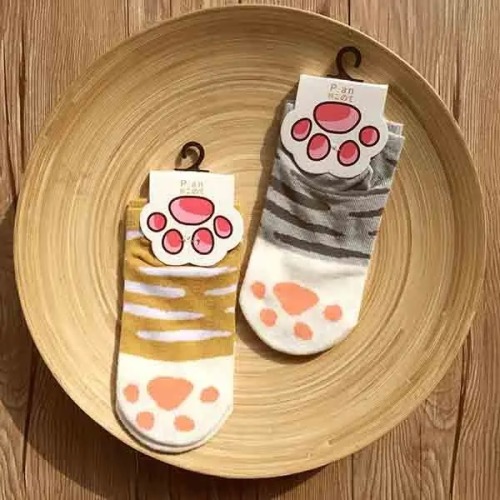 strangeavenueexpert:First Cute Cat Print Socks click hereall fashion socks click here20% OFF coupon 