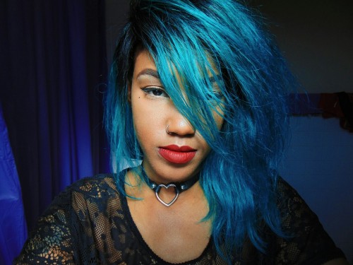 raychillster:  sleepy. featuring my bathroom. 