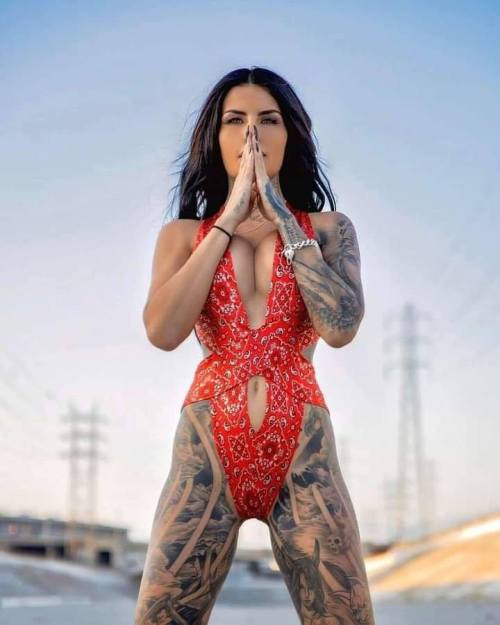 Insatiable taste for tattooed ladies