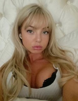 Emma sent a selfie to Mr. Crude with the message, “If you’re not busy, you’re welcome to come over and get busy with me.”