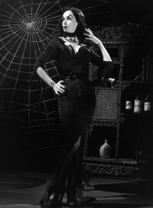 spookyloop:  Maila Nurmi as Vampira 