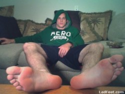 tfootielover:  i want hoodie bois feet ..and what his hand is covering would be nice too ;))))
