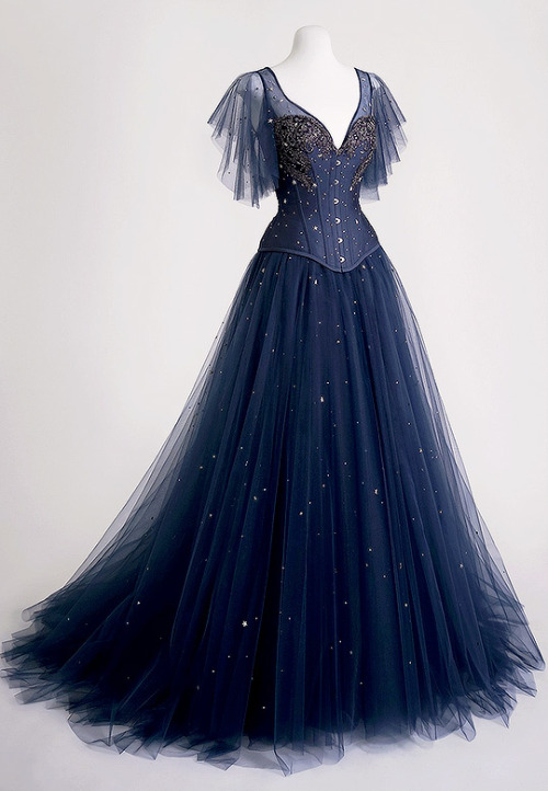 evermore-fashion:Linda Friesen Haute Couture Gowns