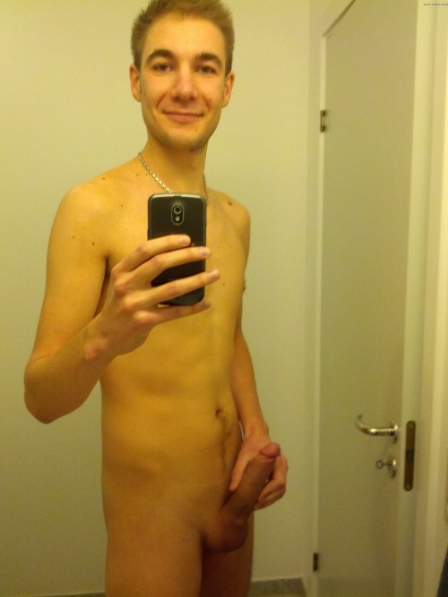 ...AND YET ANOTHER UNNECESSARY GAY NUDITY BLOG