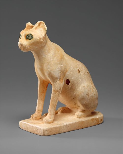 Cosmetic Vessel in the Shape of a Cat, 1990-1900 B.C, Middle Kingdom of Egpyt.This kitty is actually