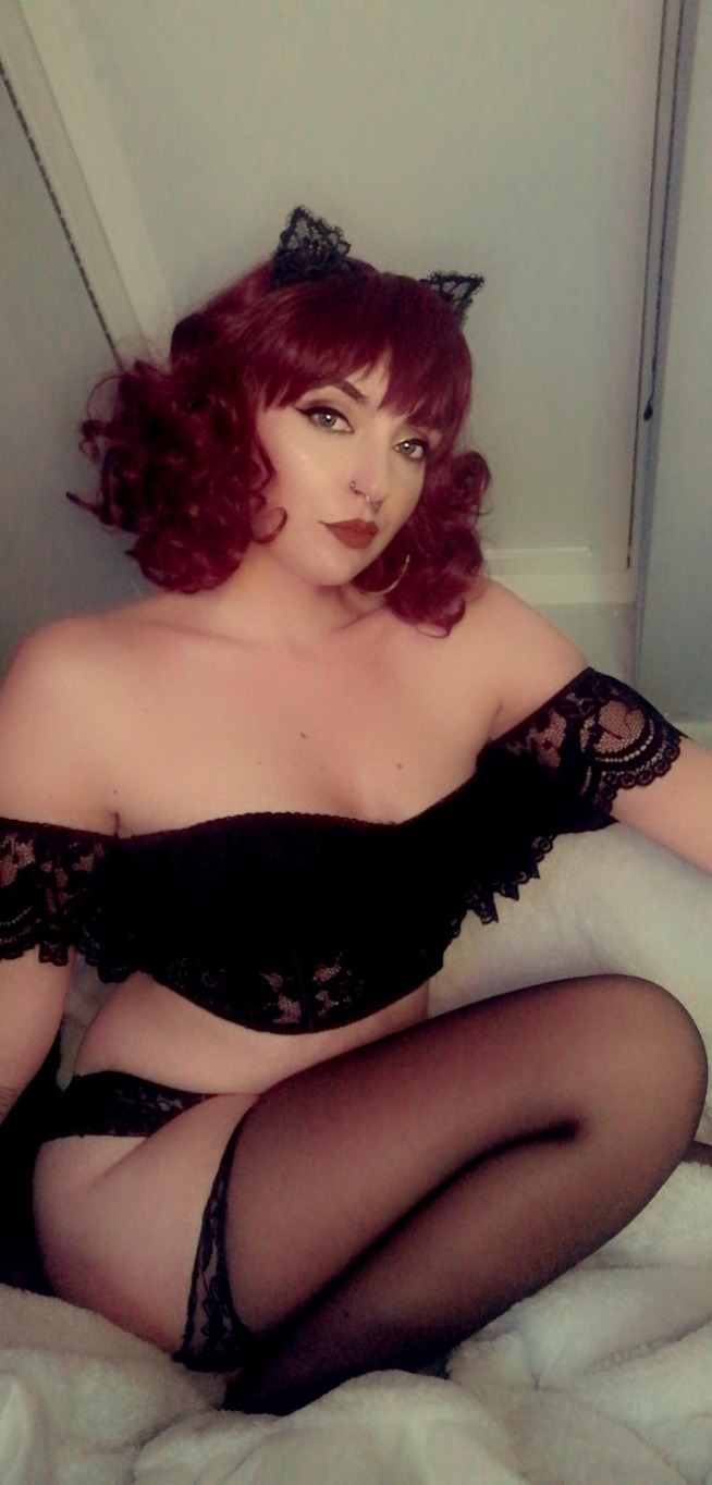 satans-knitwear:Caturday nights 🖤😽Treat me ~ Tip me 