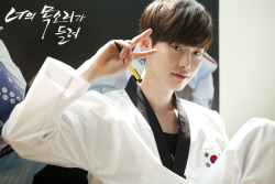 potterelfb2uty:  Lee Jong Suk on “I Can Hear Your Voice”