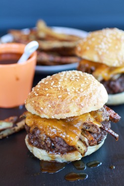 boozybakerr:French Fry Bourbon BurgerOh&hellip;Oh man.  Oh&hellip;just&hellip;just stuff me mercilessly with these&hellip;.Oh yes. 