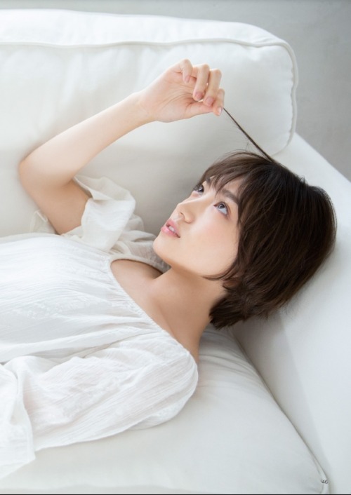 random48fan:  Ota YuuriTokyo Walker+ No.47 2018 (Part II)