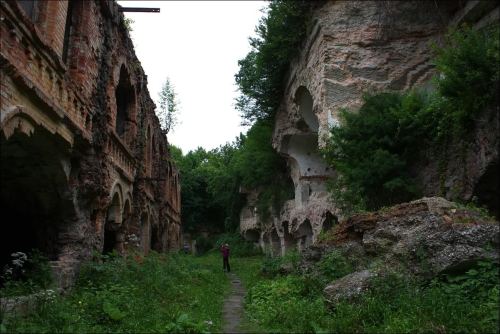 abandonedography:Tarakanov Fortress in Dubno, Ukraine (source)