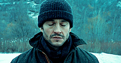 amatesura:  Hannibal + falling snow