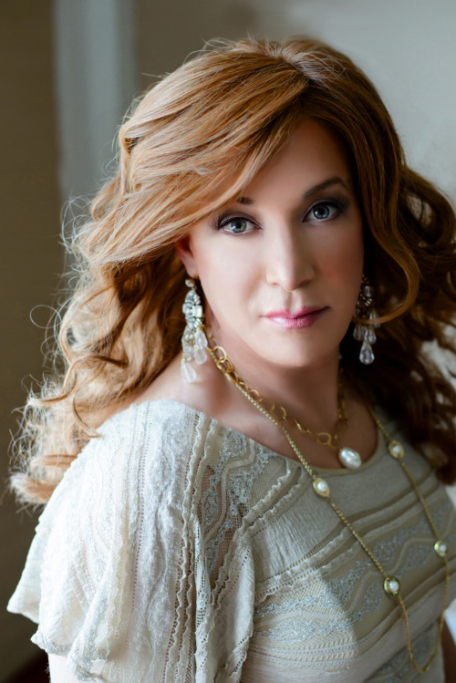 alliemead:  hgillmore:  Well Dressed Crossdressers and Transgendered Women      (via TumbleOn)