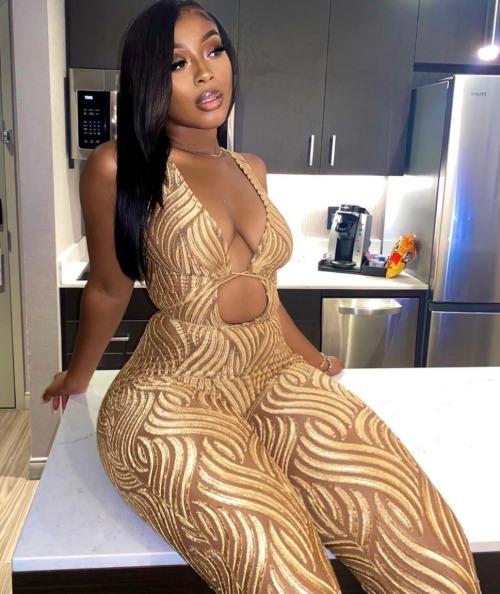 princejazziedad:DeliciouslySexy Scrumptious Luscious BootiDelicious Ma.. Ms WhoIsNneka……………💜🤍💚