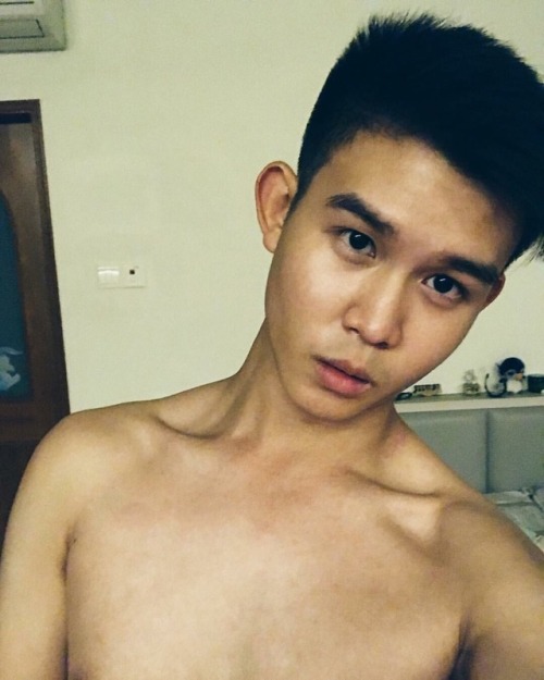 sg-twinkboi:Malcolm low, he posted these on the story on a gay app to the public. #slut ————————————