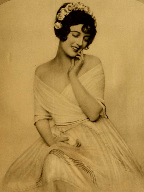 daniellesdarrieux: Carmel Myers (1925)