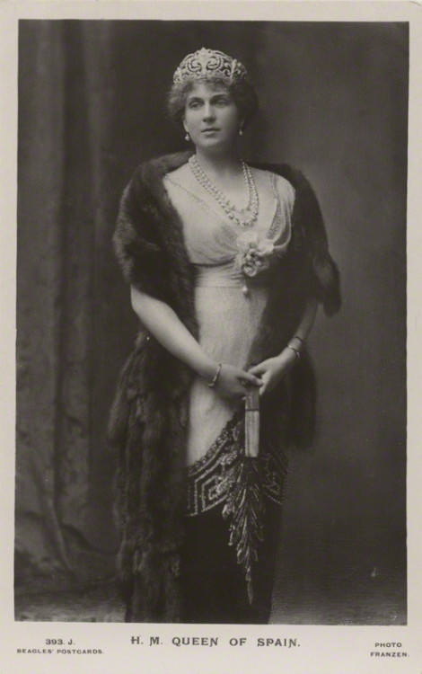 history-of-fashion:ab. 1910 Victoria Eugenie (‘Ena’) of Battenberg, Queen of Spain (by Christian Fra