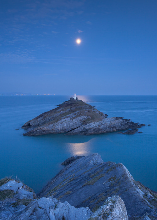 lovewales:Mumbles Lighthouse  |  by Brian H.Y