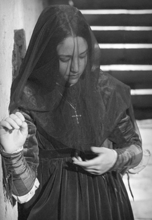 dailyromeoandjuliet:Olivia Hussey as Juliet Capulet