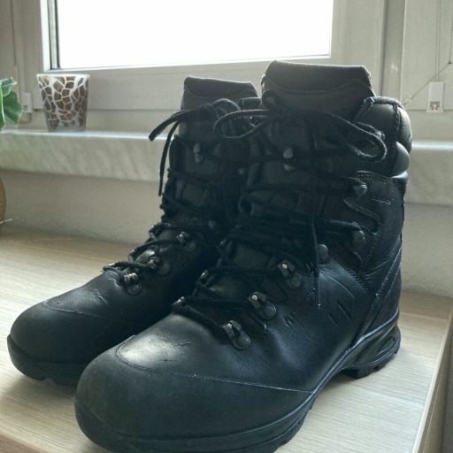 bootsorthossneaks:My haix XR 1 size UK 14 one year ago, after giving them an inaiguration