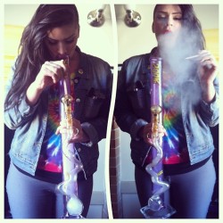 theganjagirls:  From @kushhqueeen http://bit.ly/15J6LX6 Like Us On Facebook http://on.fb.me/10KFIxE