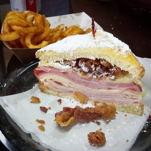 I’m grabbing a bite while having meetings in Miami. The Cuban version of a Monti Cristo appare