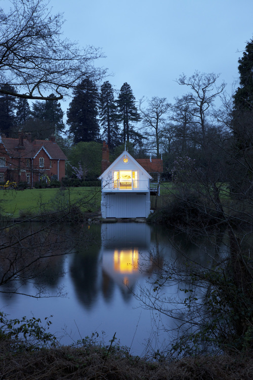 dezeen: The Boathouse by Alex Cochrane Architects