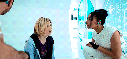 julielilac:  itberice: When you’re four days flight away from your TARDIS…. what