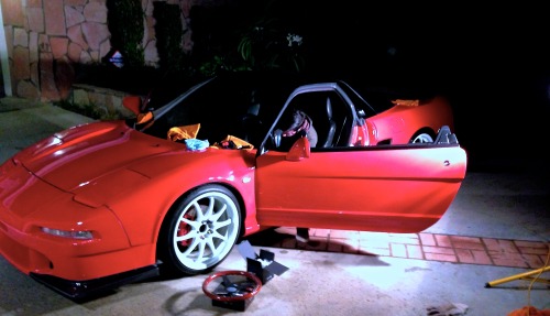 nicestcars:  marshallchang:  Uploading random crap from my phone a year or so back  That red NSX is perfect