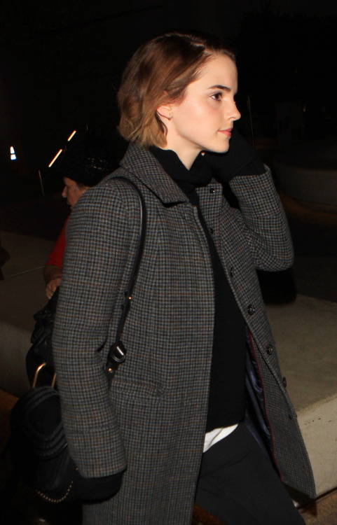 Emma Watson at LAX airport [December 09, 2015].