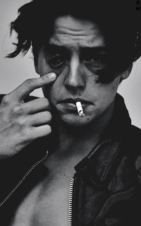 Cole Sprouse 628e758e5b862580289ee13d172336ed661362df