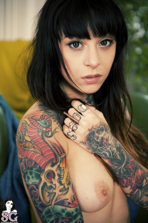 lotsofbeautifulsuicidegirls:  4. GoGo  Stunning