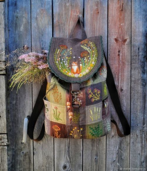 honeymushroom:embroidered linen backpacks by julia_linentalewww.instagram.com/julia_linentale/
