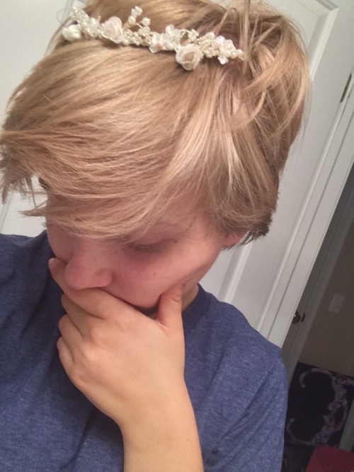 fallenjumps:  small gay nerd boy wears tiara, looks cuter than u: more at 11